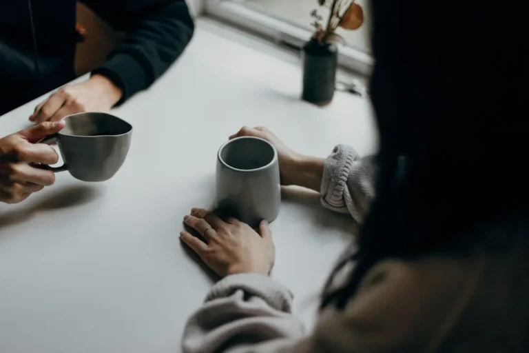 Two people having a first-date conversation in a cafe