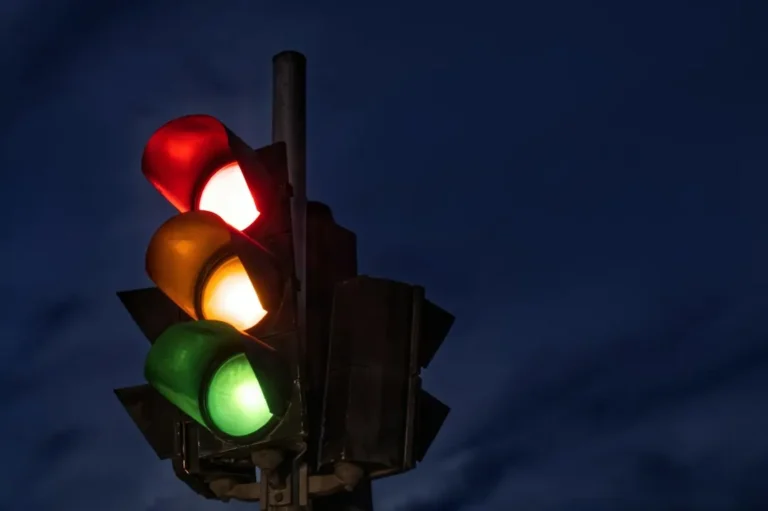 A green traffic signal, representing a clear yes